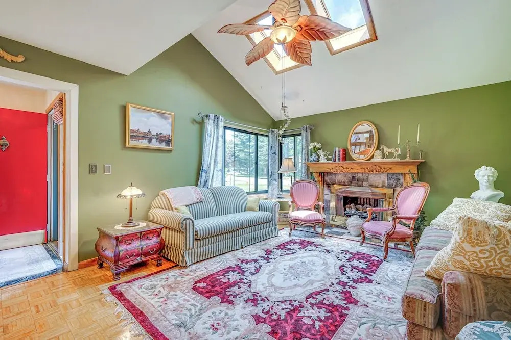 French-inspired Townhome 9 Mi to Saratoga Springs!