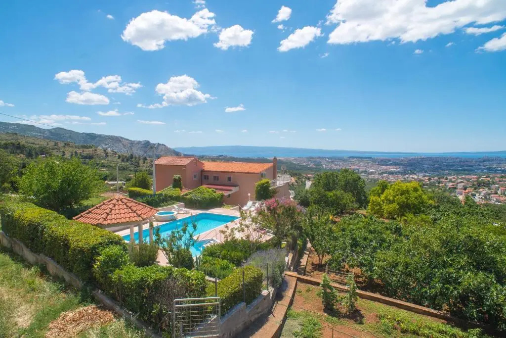 Villa Klara with 72 sqm pool and view on Split and islands