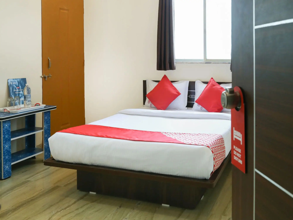 OYO 16670 Aradya Executive