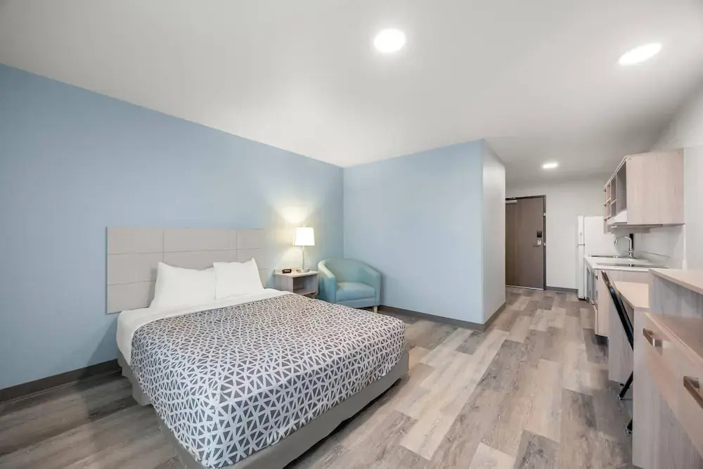 WoodSpring Suites Medford near I-5