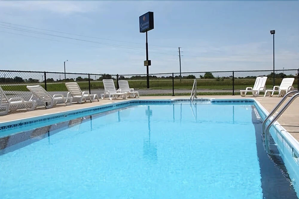 Centerstone Inn & Suites Carlyle