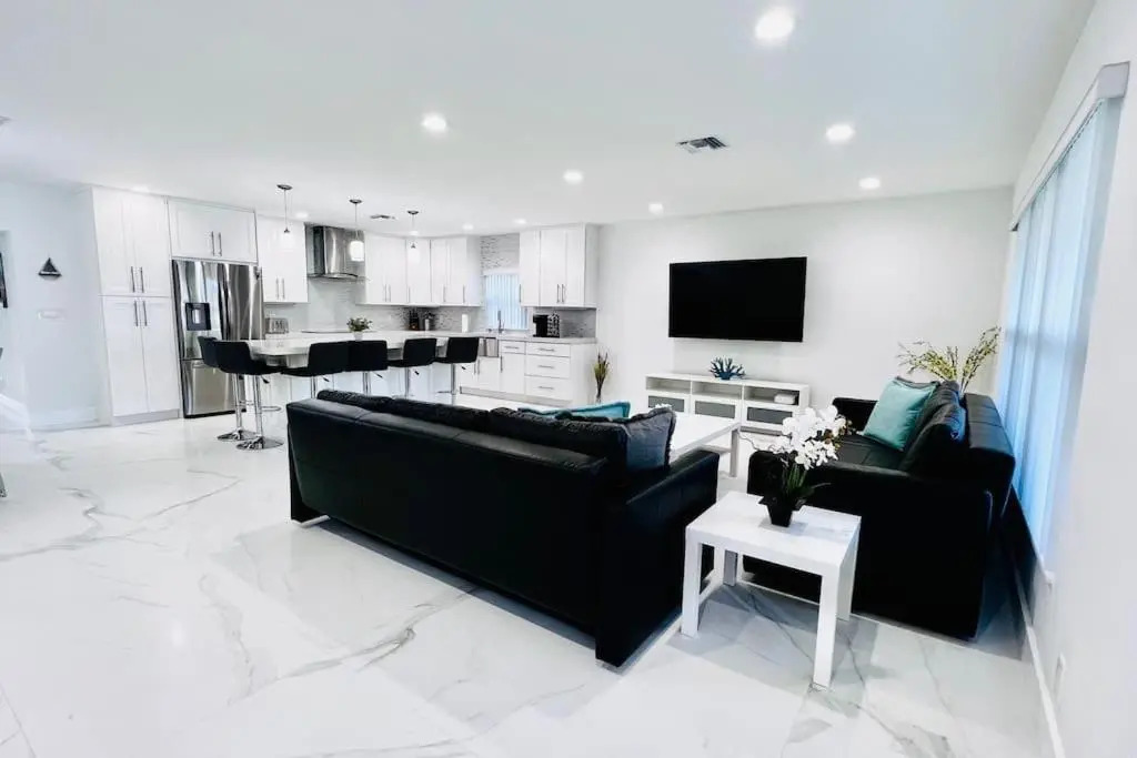 Entire House - 5 Minutes to the Beach and FLL Airport