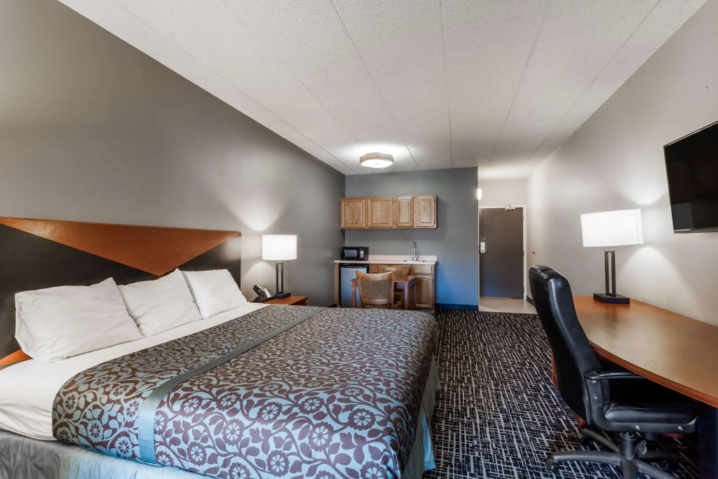Days Inn & Suites by Wyndham Lancaster Amish Country