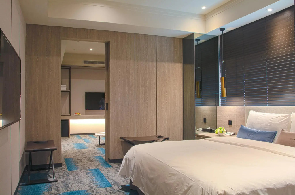 Queena Plaza Hotel
