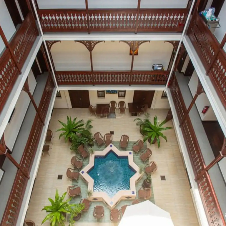 Maru Maru Hotel