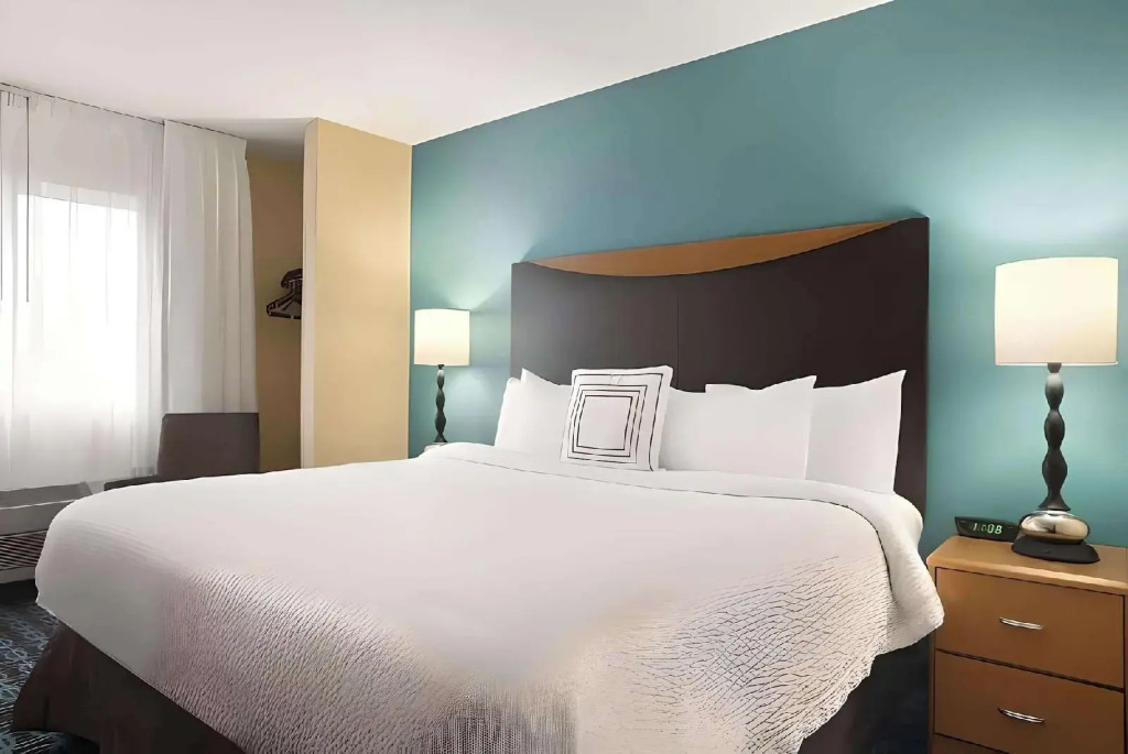 dubuque inn & suites