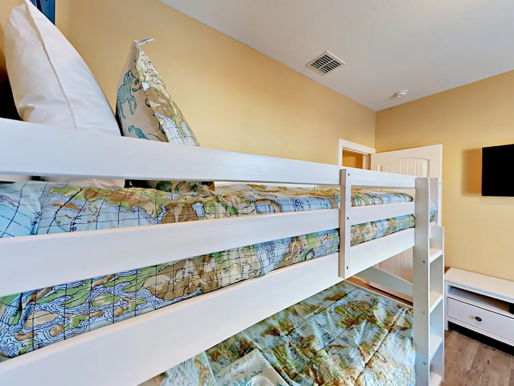 The Lemony Anemone - Three Bedroom Townhome
