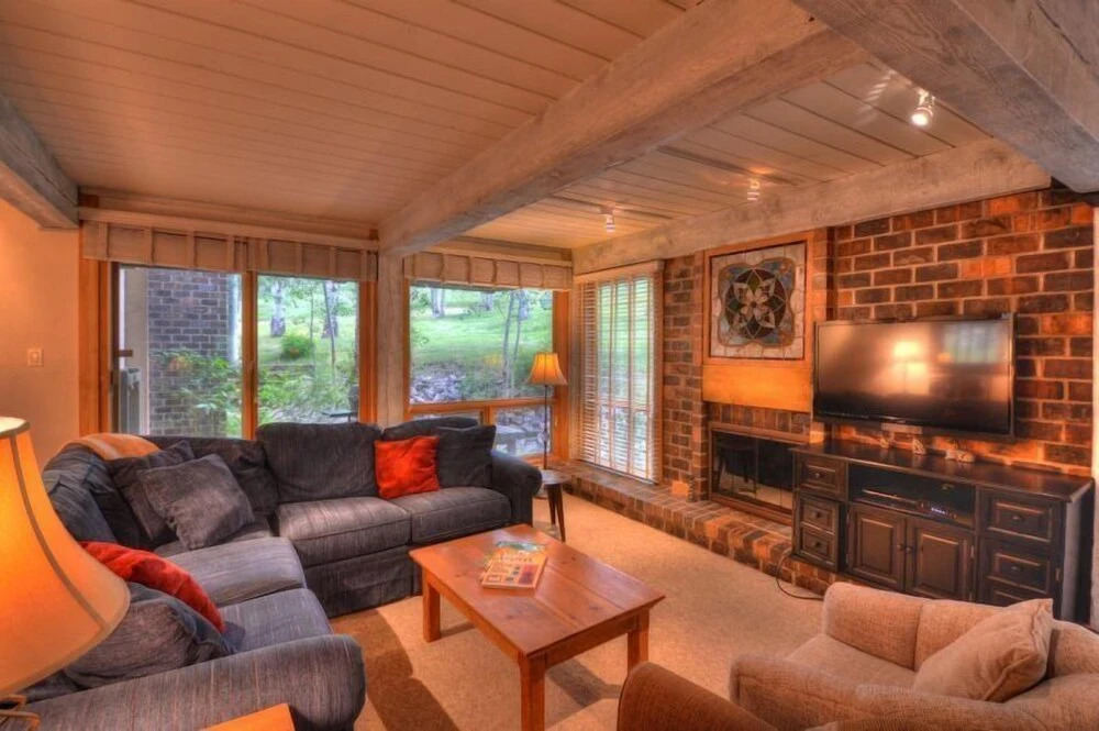 Comfortable And Convenient Ski In, Ski Out 4 Bedroom Condo In Snowmass Village