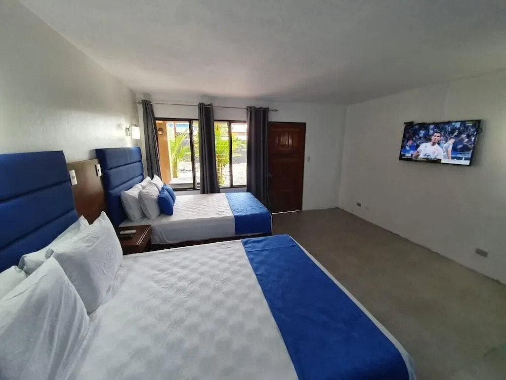 Hotel Blue Marlin - Nightclub & Sports Bar on Site