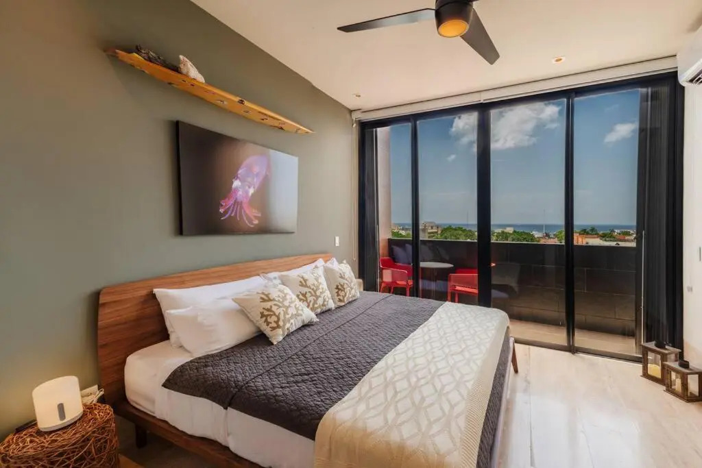 Centrally located gem - sunset views/rooftop pool 2BR/2Bath