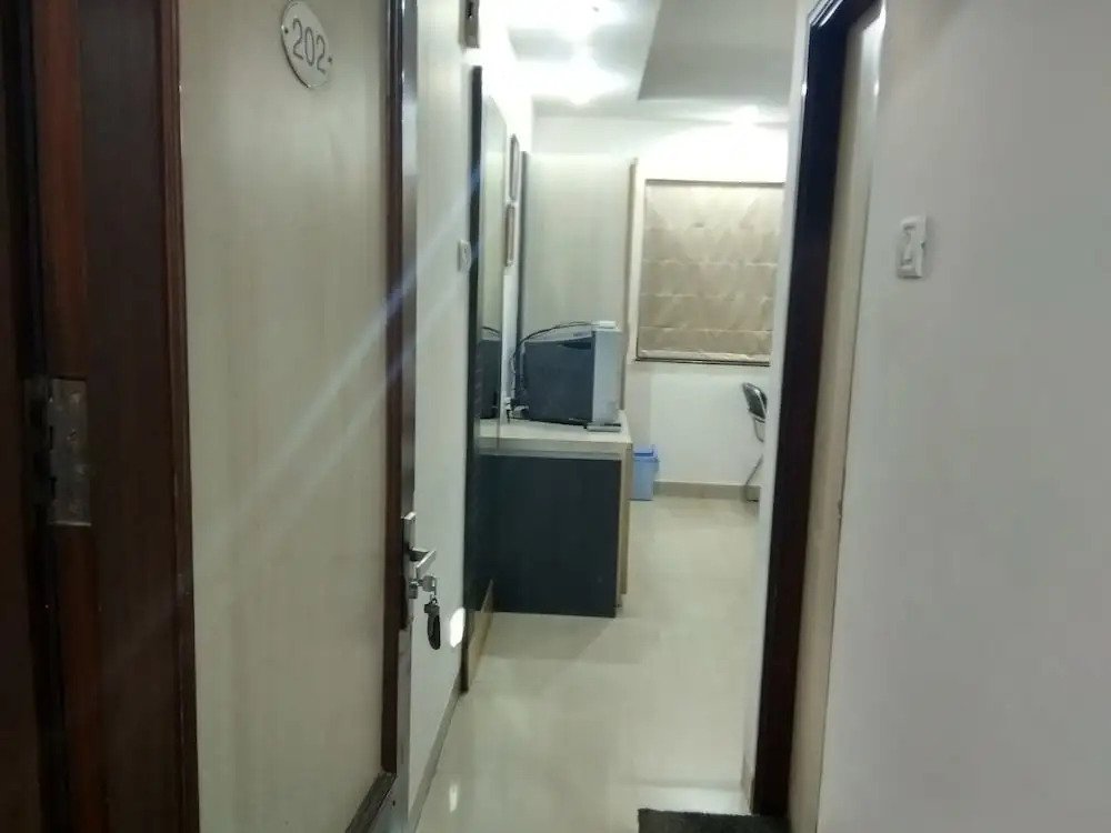 JK Rooms 122 Shaheen Lodging & Boarding