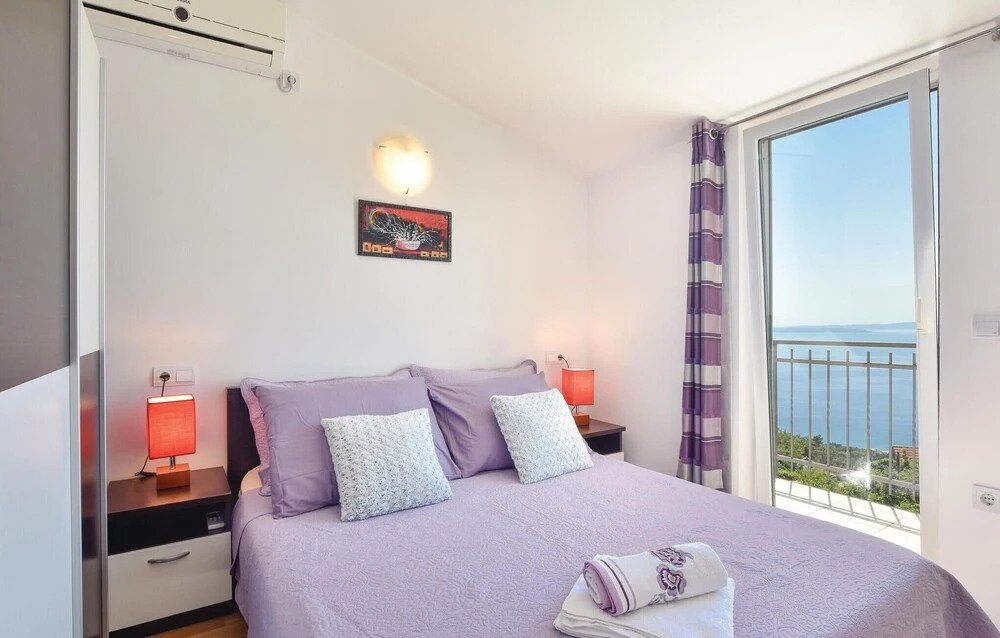 Stunning Home in Podstrana With Wifi and 3 Bedrooms