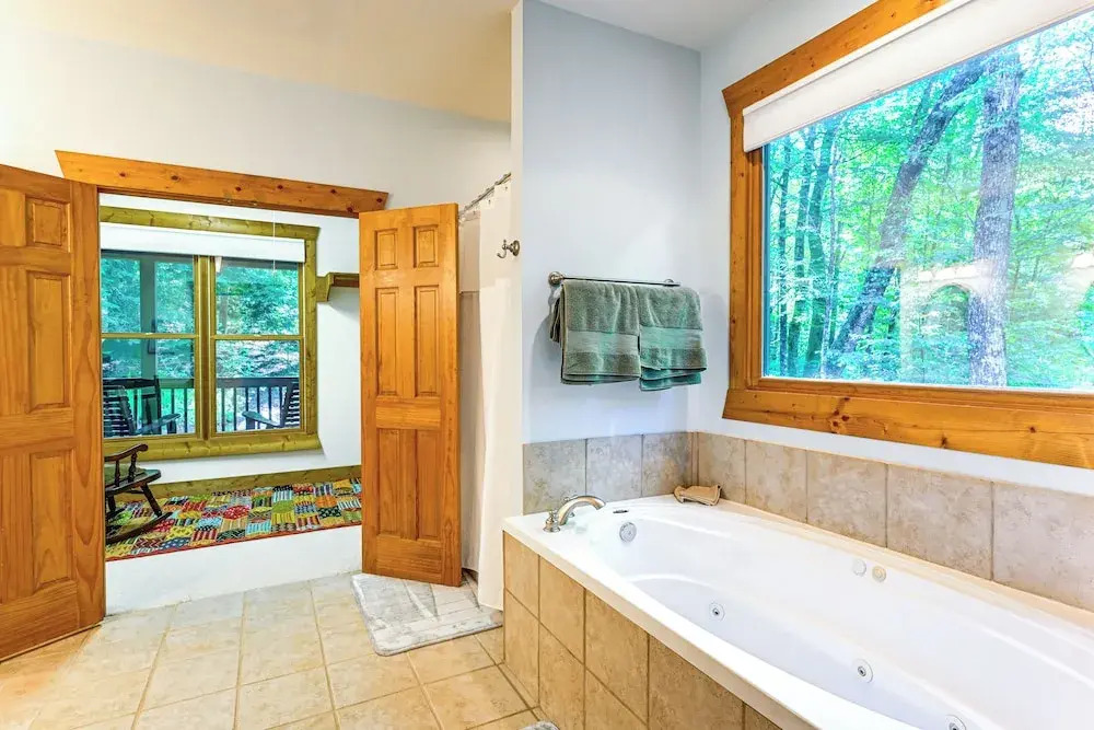 Creekside Lodge ~ 4 Mi to Sapphire Valley Resort!