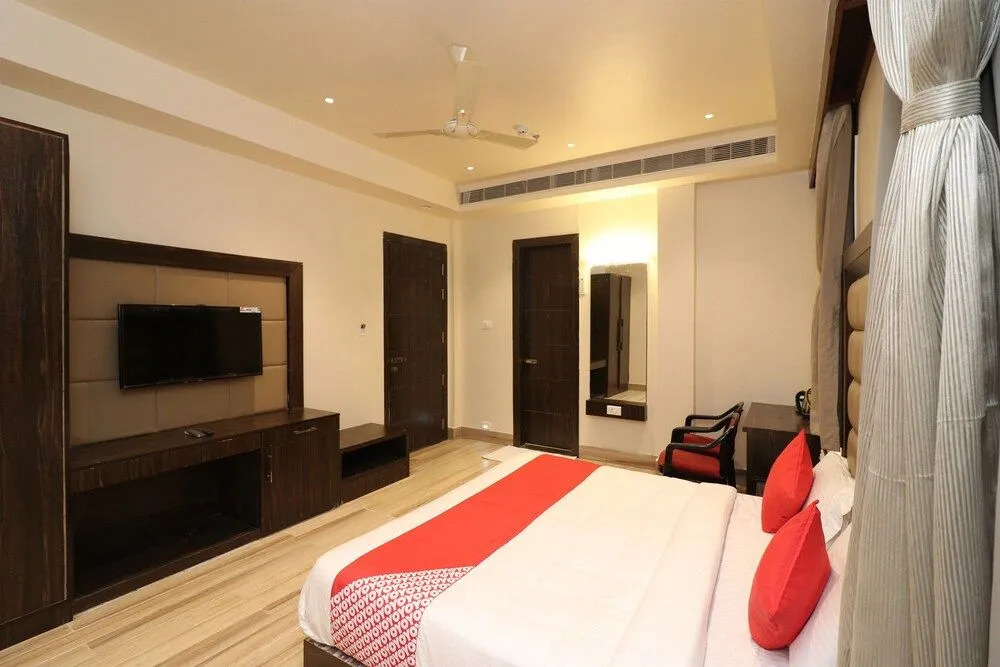 OYO 24608 Sanjay Galaxy Premium