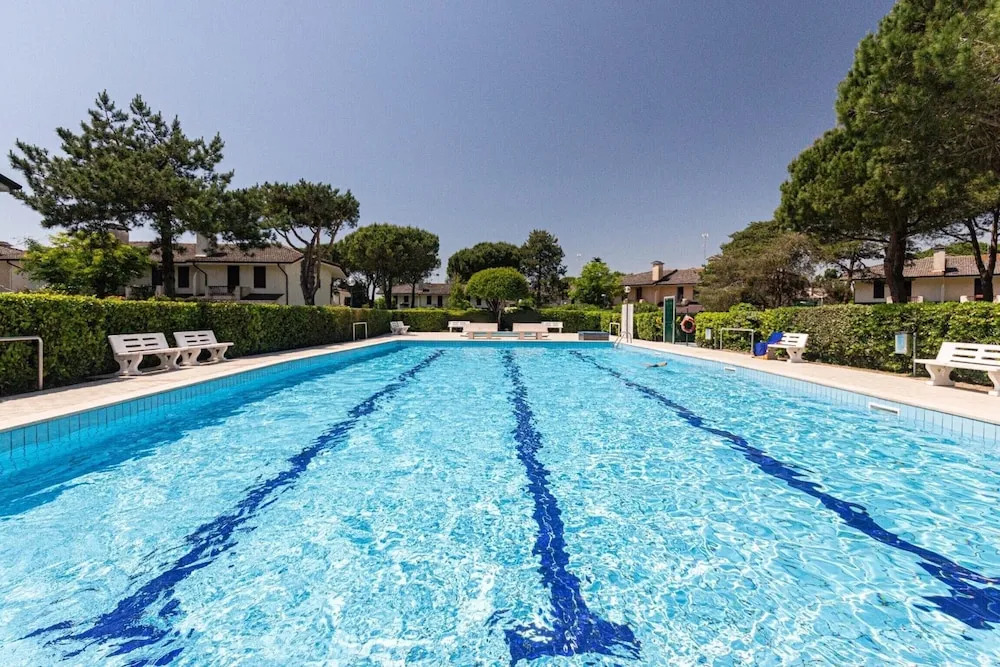 Comfy villa with pool and barbecue