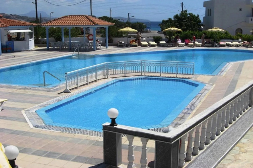 Kamari Bay Hotel