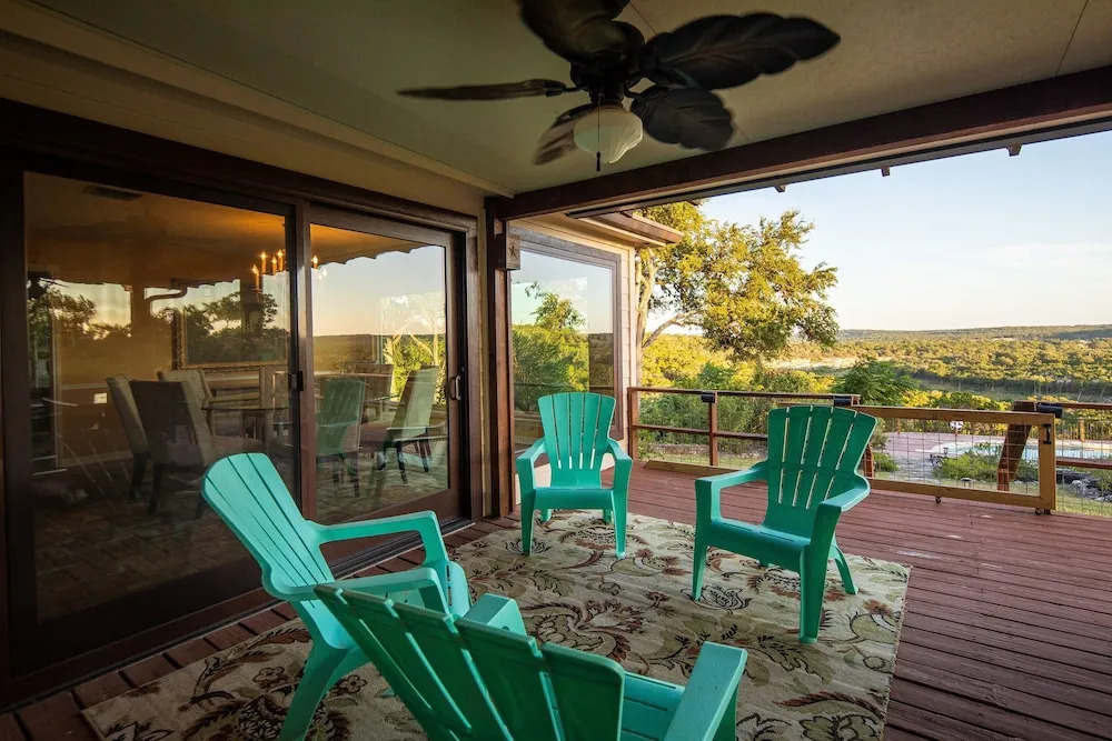 111 Wimberley - 6 Bedroom Home