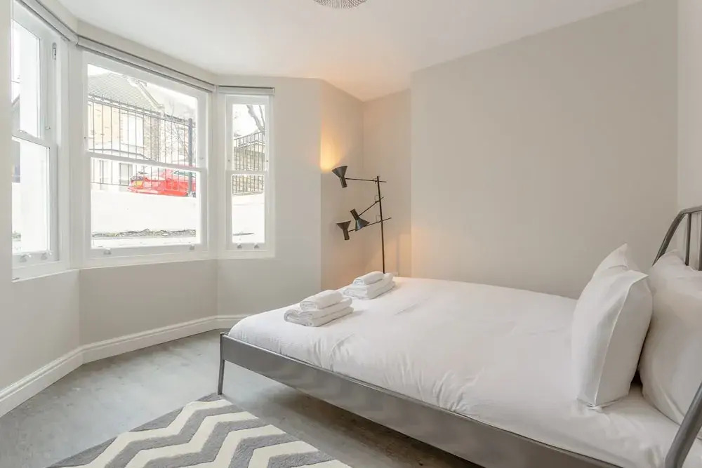 Spacious 1 Bedroom Flat With Garden