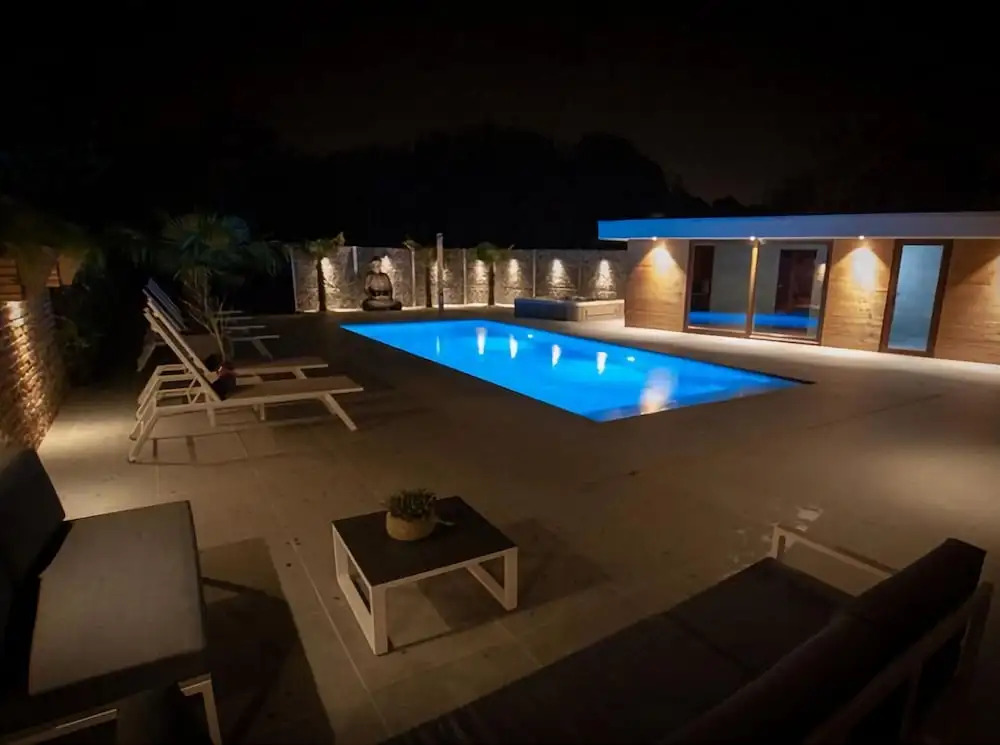 Villa With Swimming Pool in Erembodegem