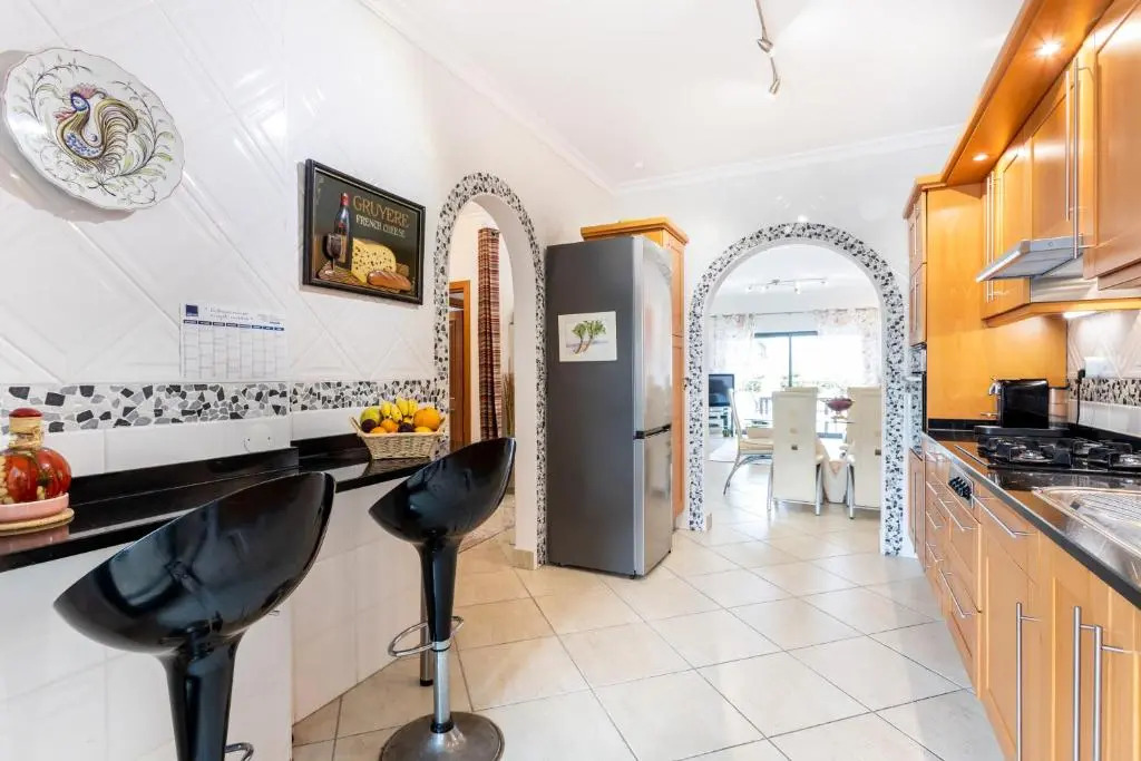 Great 2 bedroom apartment with communal pool