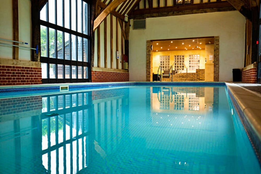Lodge in Caldecott Hall With Private Hot Tub