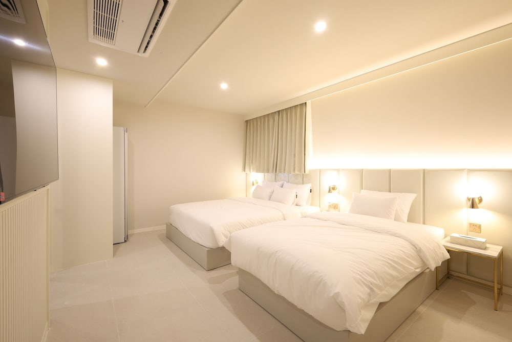 Changwon Denbasta Hotel Myeongseo