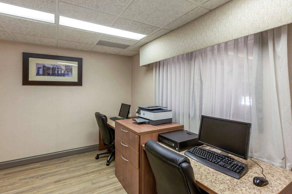 Best Western Plus Burlington Inn & Suites