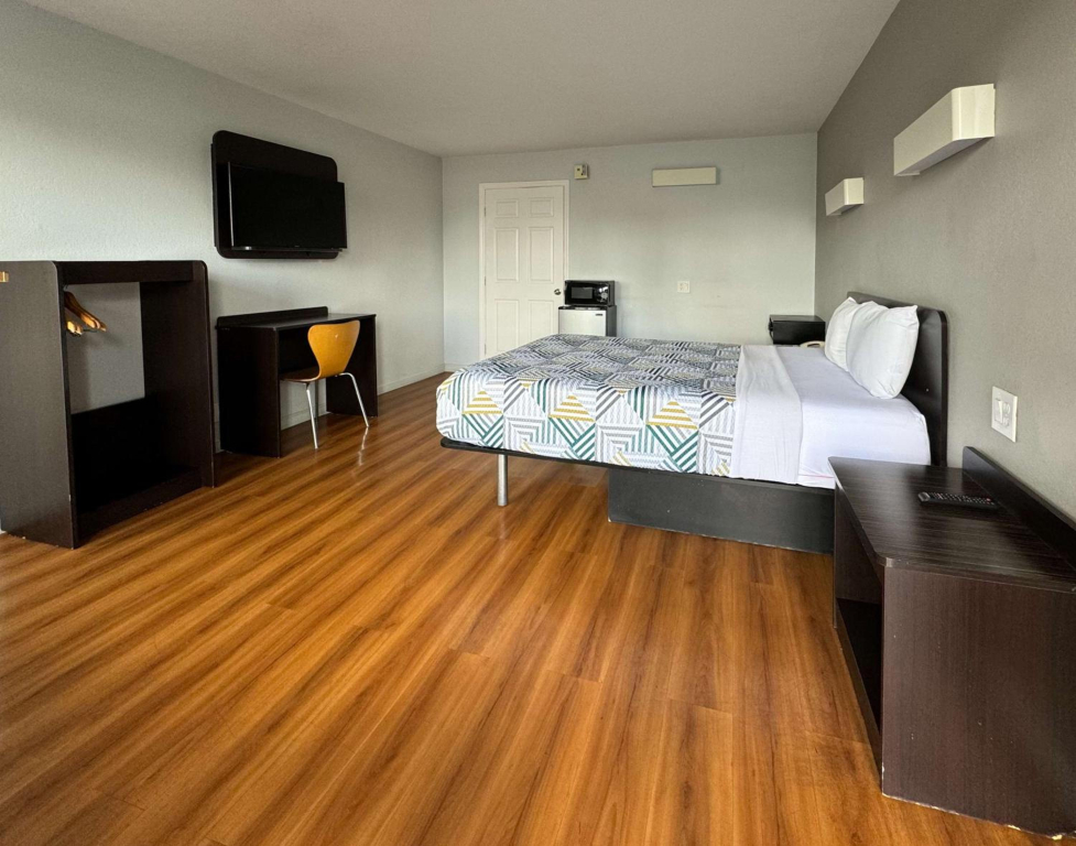 Motel 6-Delano, CA