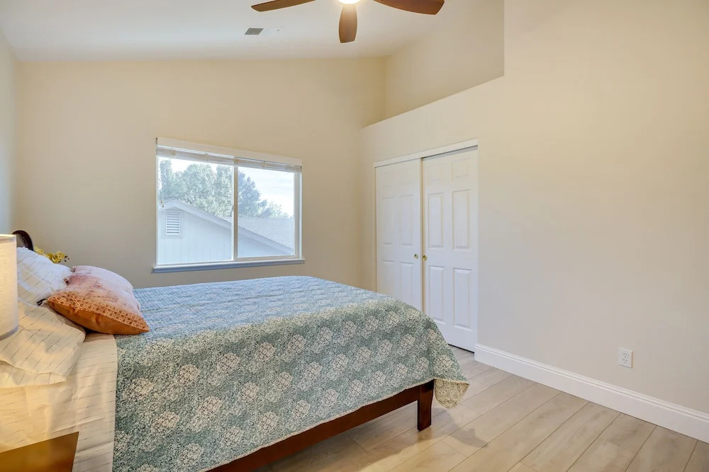 4 Mi to Downtown Reno: Family Retreat w/ Fireplace