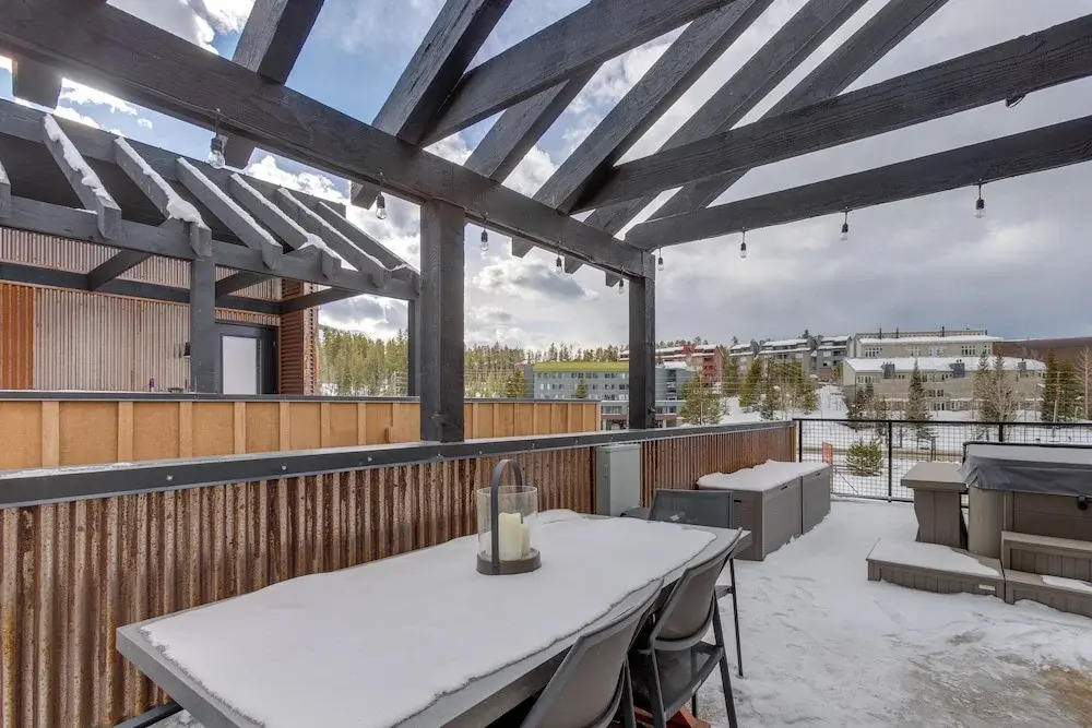 Rooftop Hot Tub + Views: Townhome in Winter Park