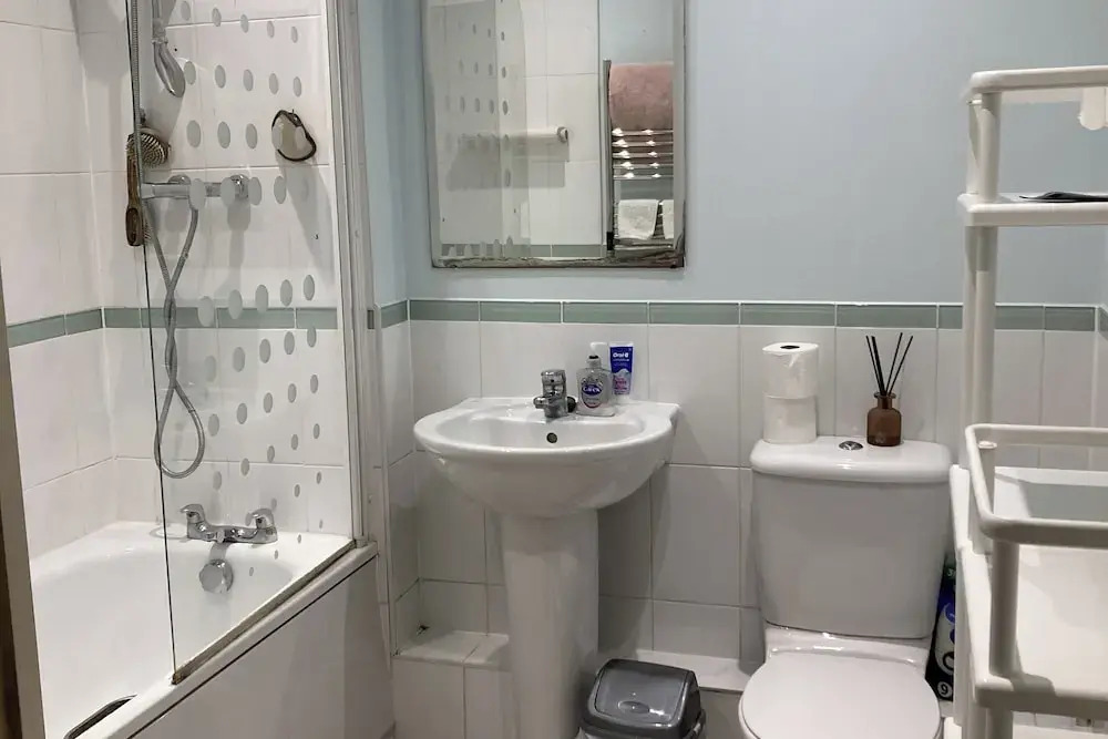 Bright London Retreat Near North Acton Tube