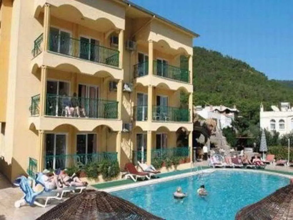 Kleopatra Apartments