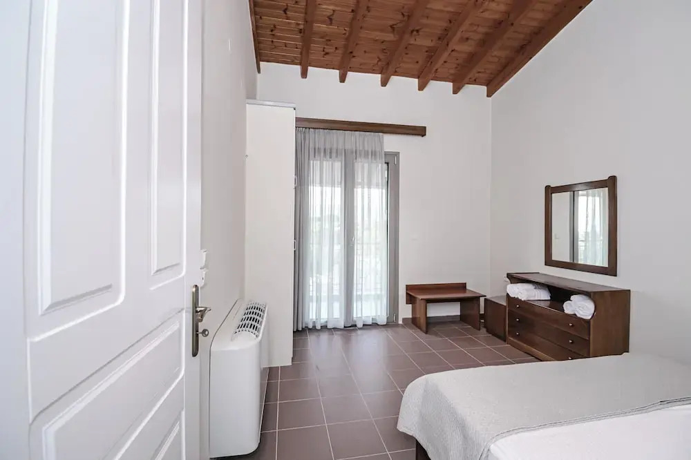 Terra Hélios Suites & Studios