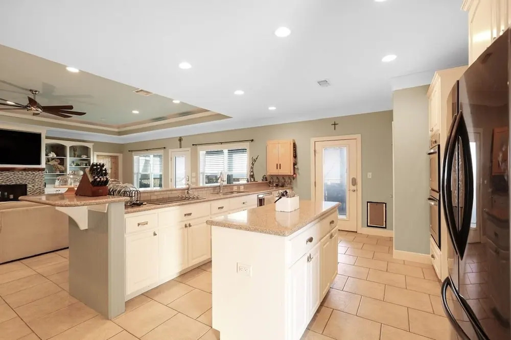 Lazy Days 4 Bedroom Home by Redawning