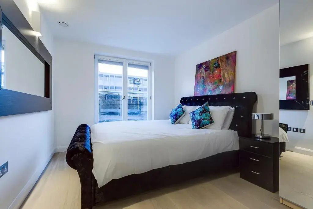 Charles Dickens, Tate Modern Apartments