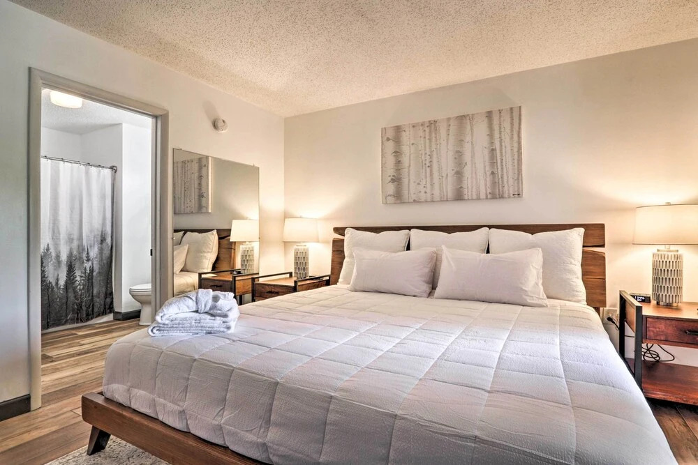 Walk Downtown! Gatlinburg Condo w/ Patio & Pool