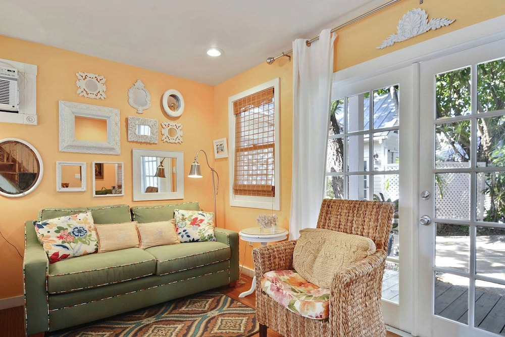 Tranquility by Avantstay Close to Duval St w/ BBQ & Shared Pool
