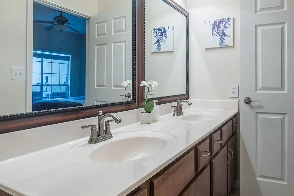 Modern Downtown Apartments by Frontdesk