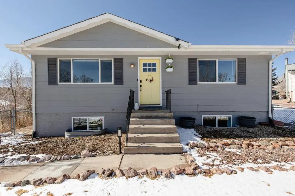 Well-Stocked, Family Friendly Home on the Westside STR-1669