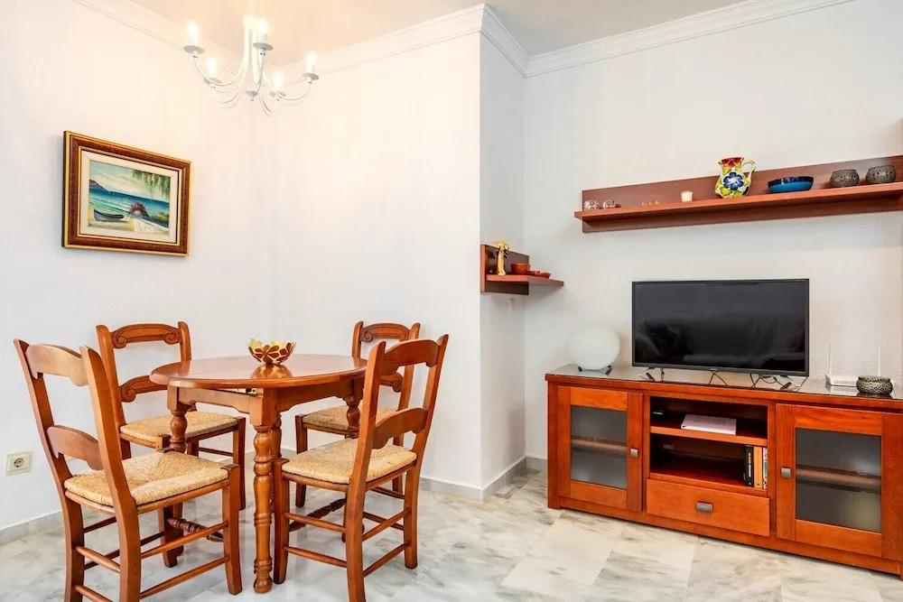 Lovely Apartment with View and Pool Ref 127