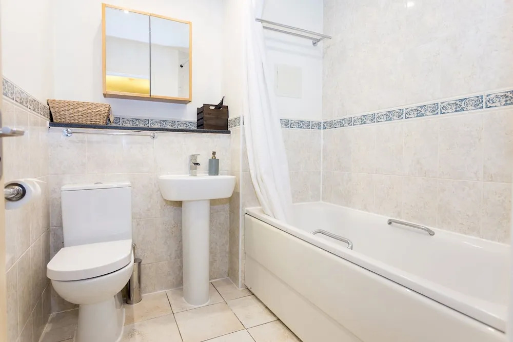 1 Bedroom Flat with Free WiFi - East London