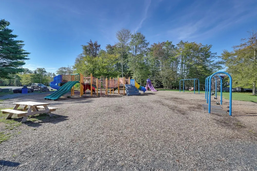 Wooded Tobyhanna Home w/ Fire Pit & Lake Access!