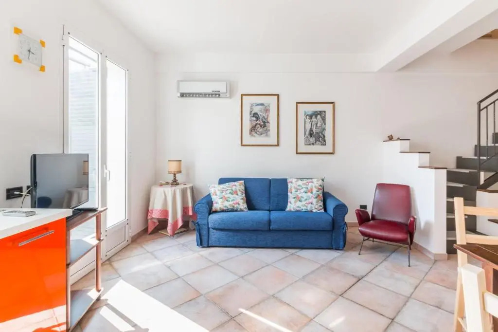 Dabbanna house near the sea, parking & wifi