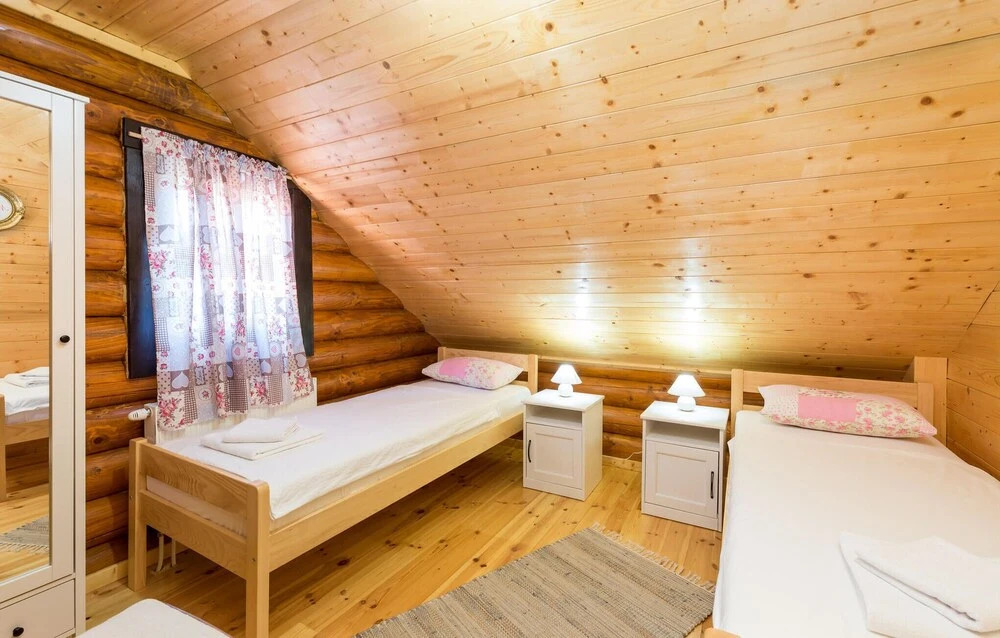 4 Bedroom Lovely Home In Otocac