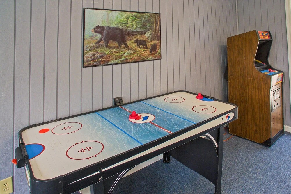 Yetis Hideaway W/ 3 Pools - Near Skiing, Dining 2 Bedroom Condo