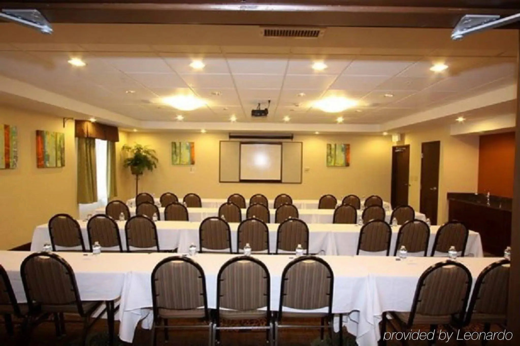Holiday Inn Express Hotel & Suites Chicago-Algonquin by IHG