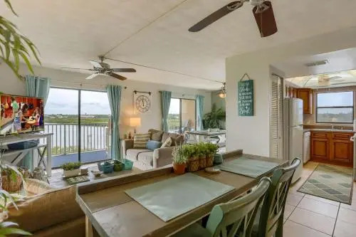 Bayshore Yacht & Tennis Club Luxury Condominiums