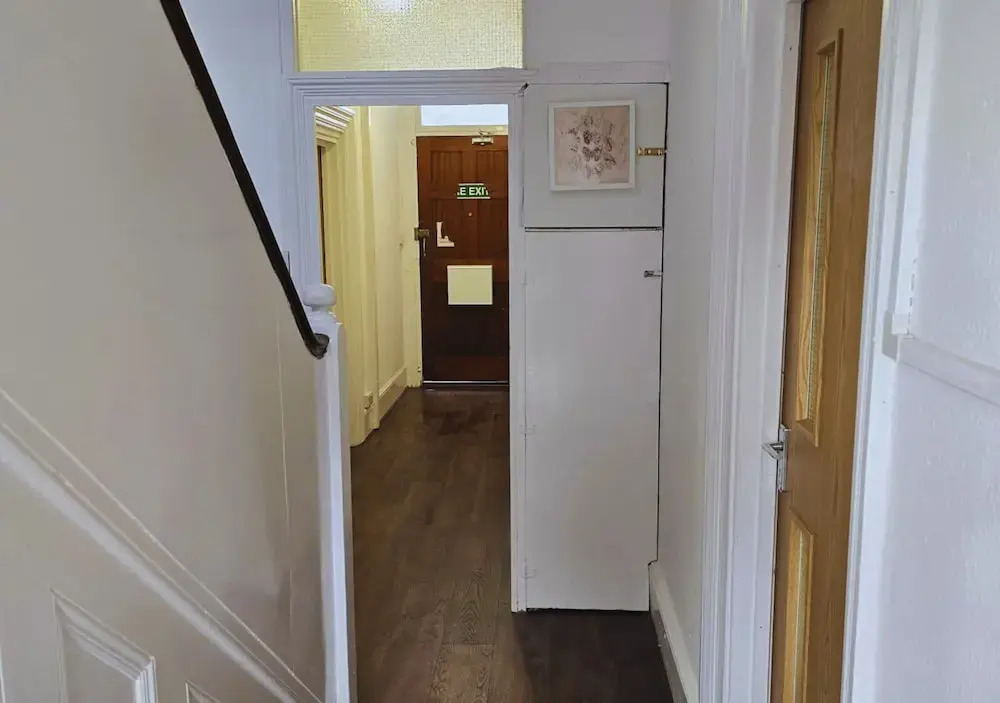 PRIVATE ROOM In TOWN CENTRE FREE PARKING WI FI AND PATIO WITH AA STAY LTD