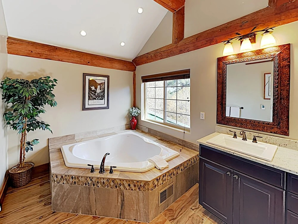The Ponderosa: Gorgeous Custom-Built Log Home home