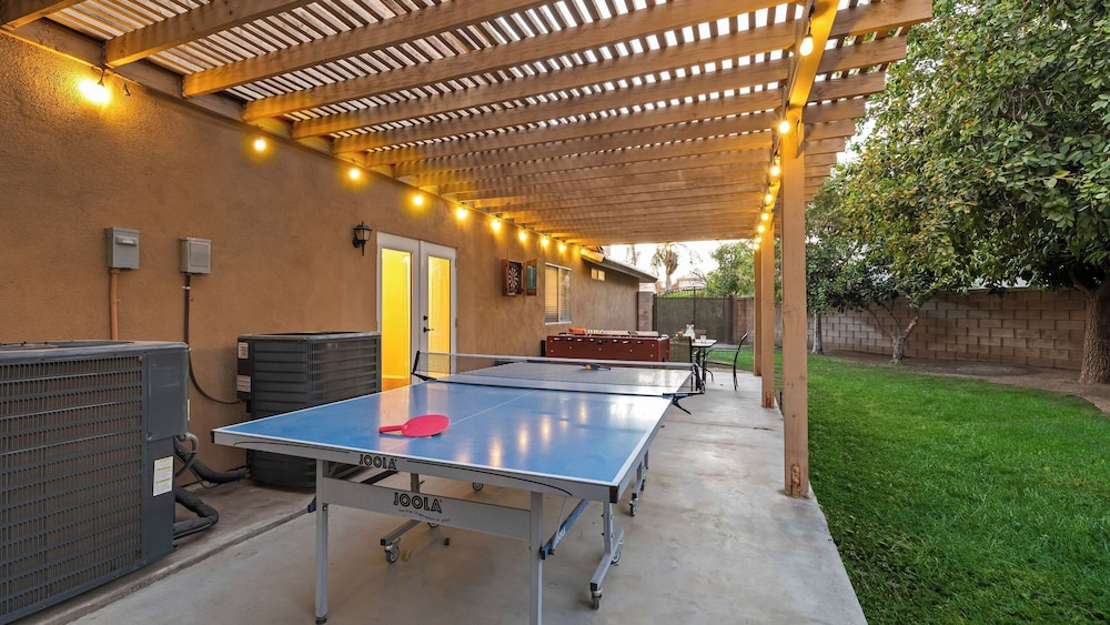 Luxury Oasis w/ Pool + Hot Tub, Fire Pit, Games & Big Yard Larrea by Avantstay